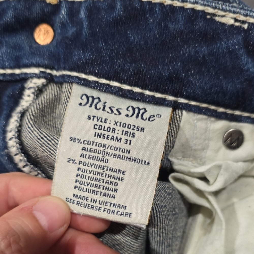 Distressed Blue Jeans - Picture 6 of 9